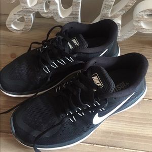 Women’s Nike Flex Run Sneakers